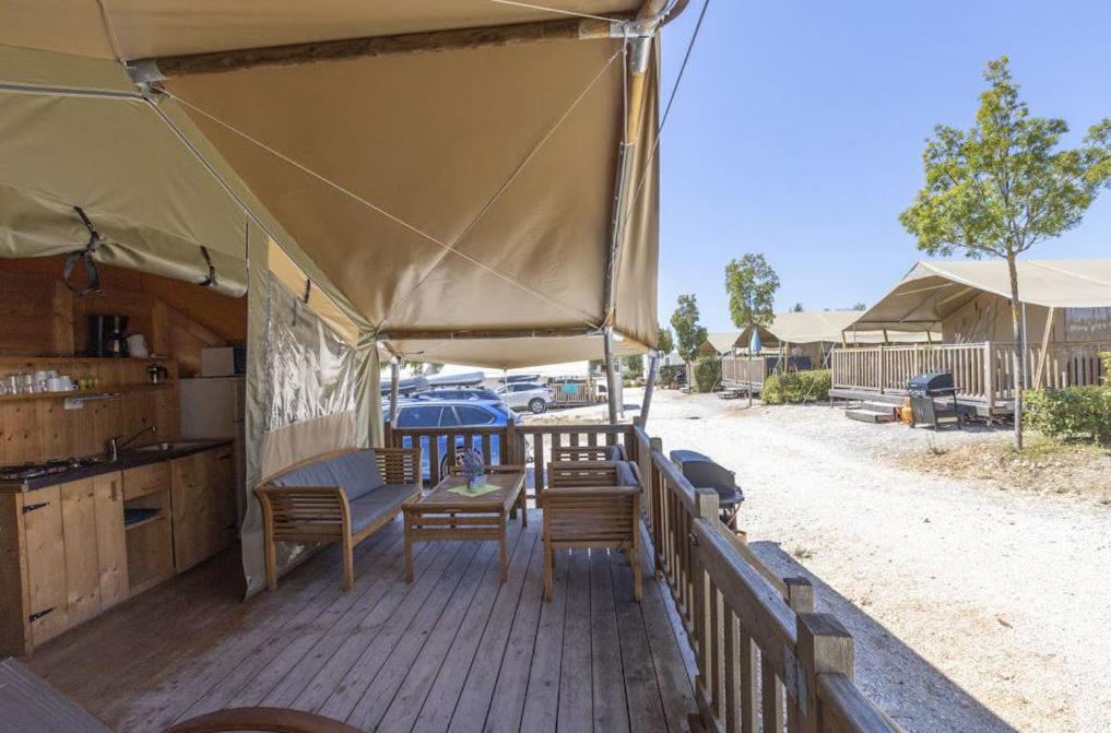 Easyatent Safari Tent Polari Ровинь Номер фото