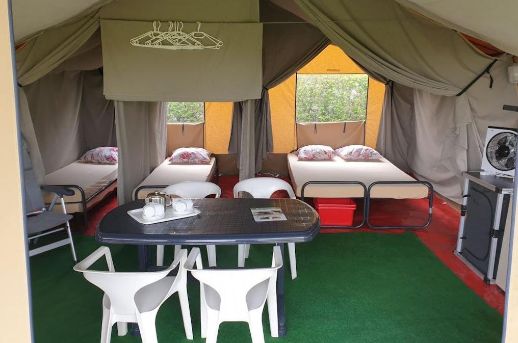 Easyatent Safari Tent Polari Ровинь Номер фото